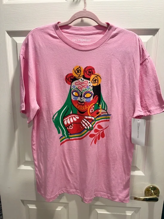 DIA Pacheco x Golden Hour Graphic Tee NWT Pink Sugar Skull Artist Collab - Picture 2 of 9
